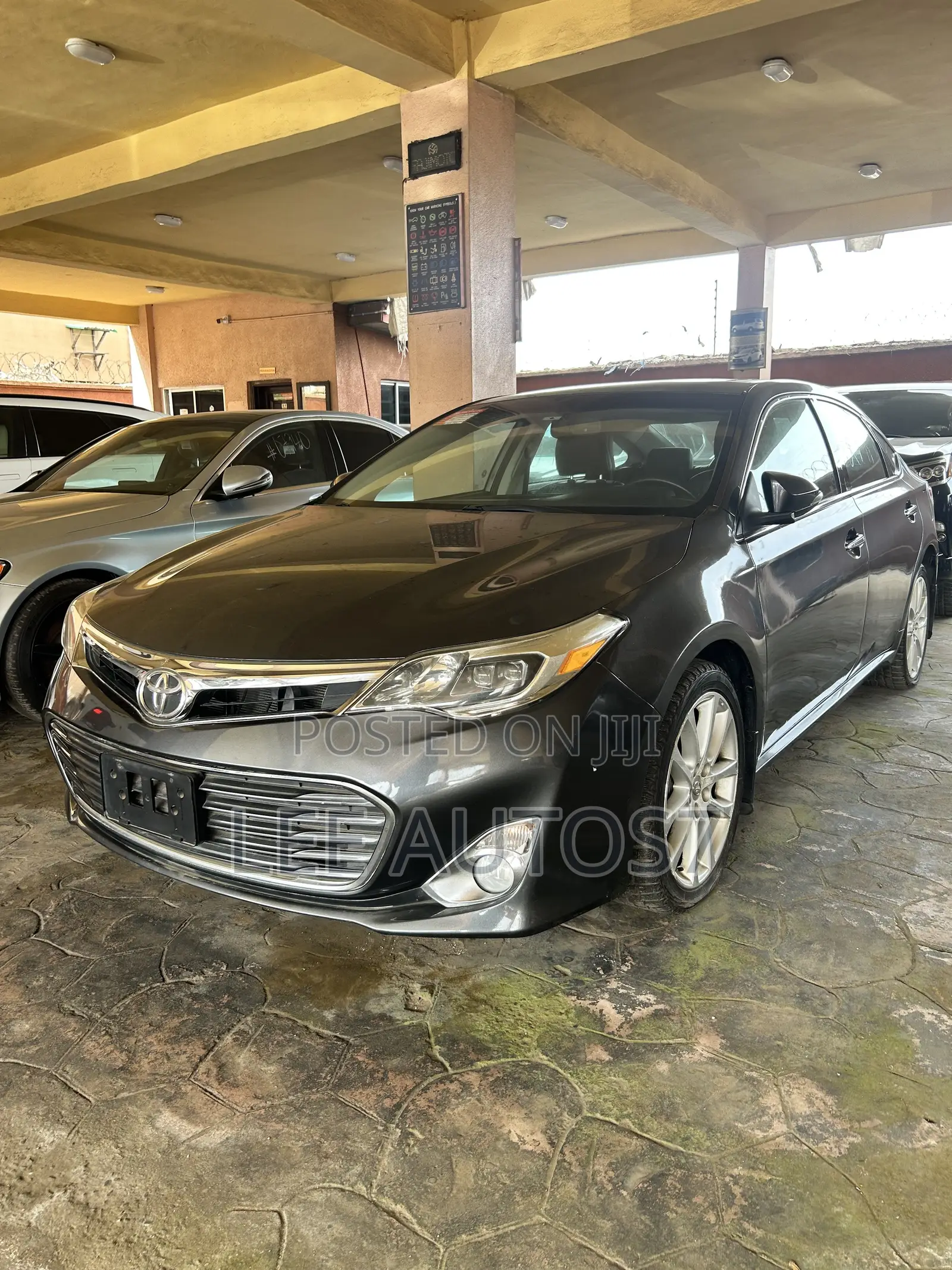 Toyota Avalon XLE Premium Sedan FWD (3.5L 6cyl 6A) 2013 Gray