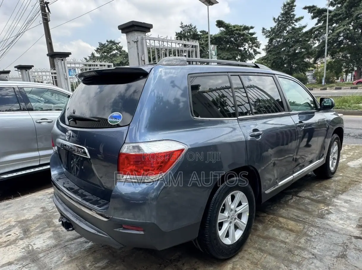 Toyota Highlander Limited 3.5l 4WD 2013 Blue