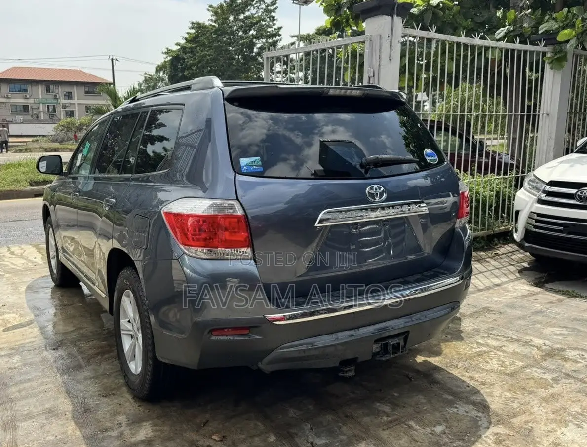 Toyota Highlander Limited 3.5l 4WD 2013 Blue