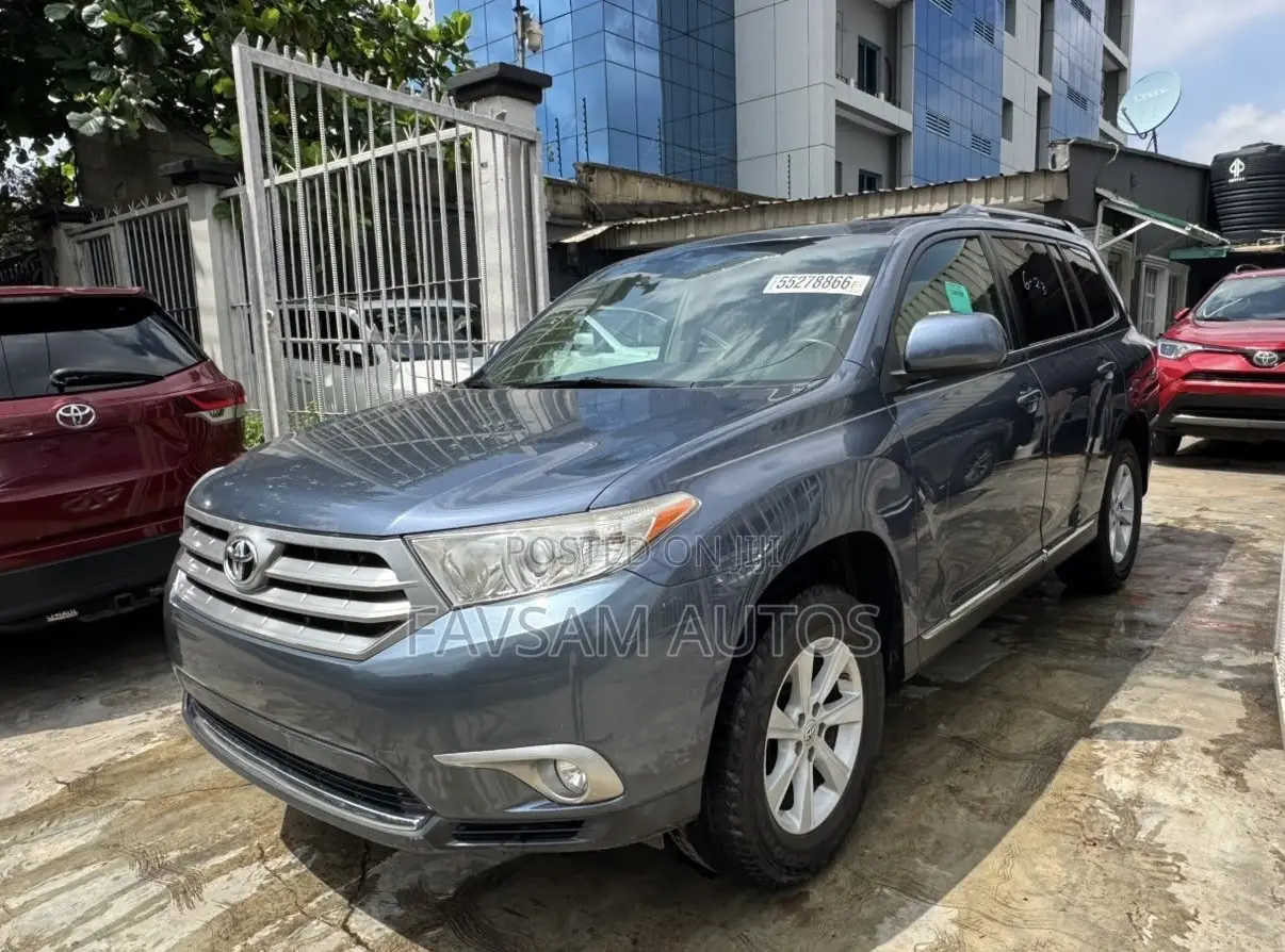 Toyota Highlander Limited 3.5l 4WD 2013 Blue