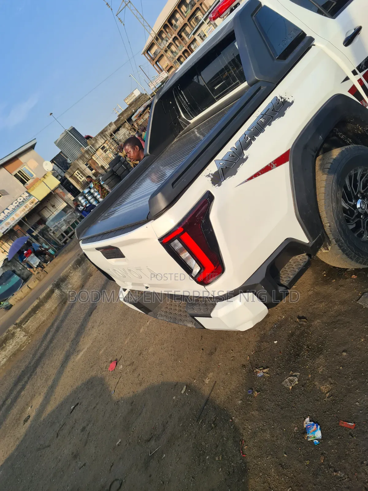 Automatic Retractable Boot Cover With Travo Spoiler for Toyota Hilux-'