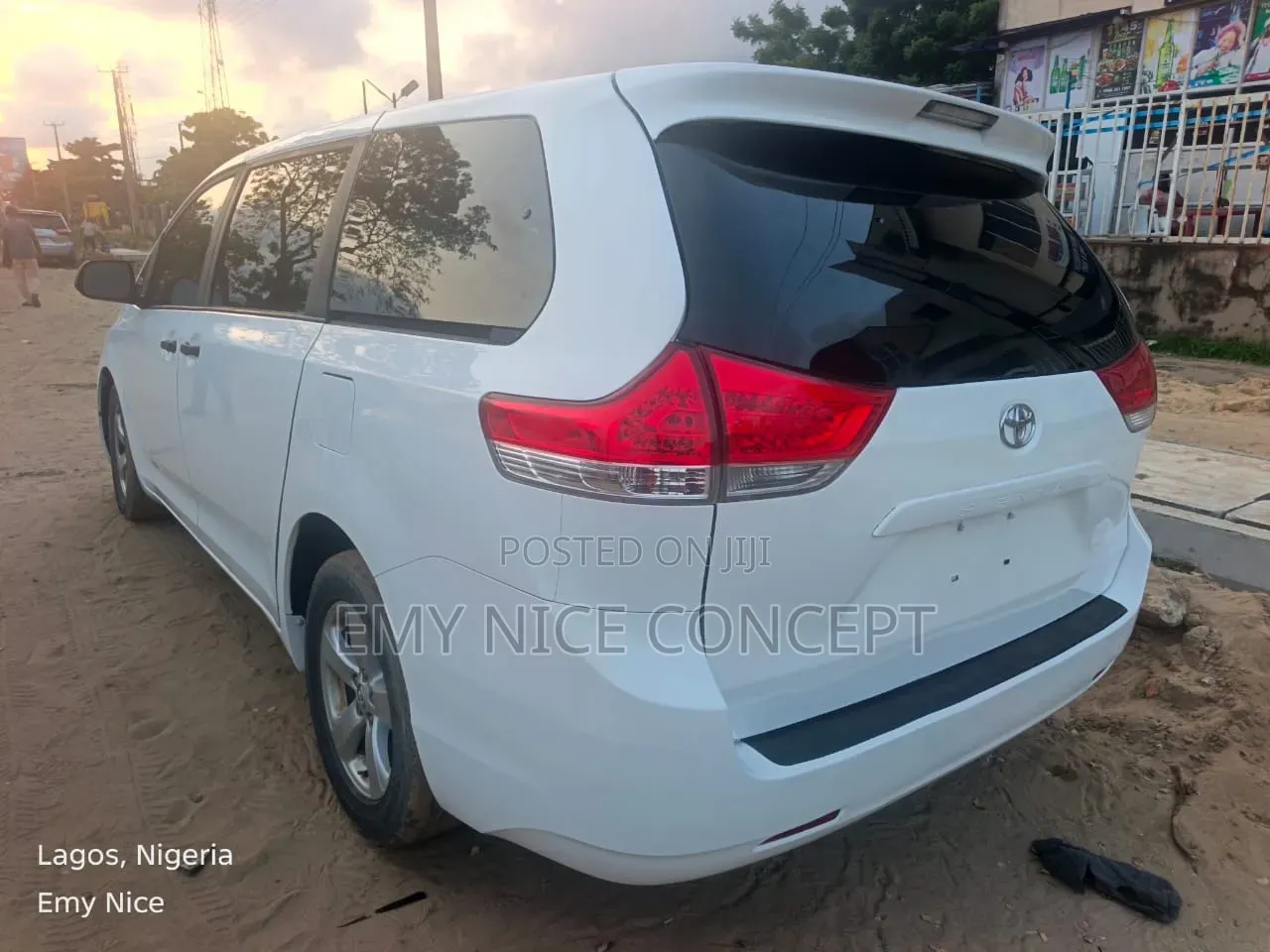 Toyota Sienna L 7-Passenger 4dr Minivan (3.5L 6cyl 6A) 2014 White