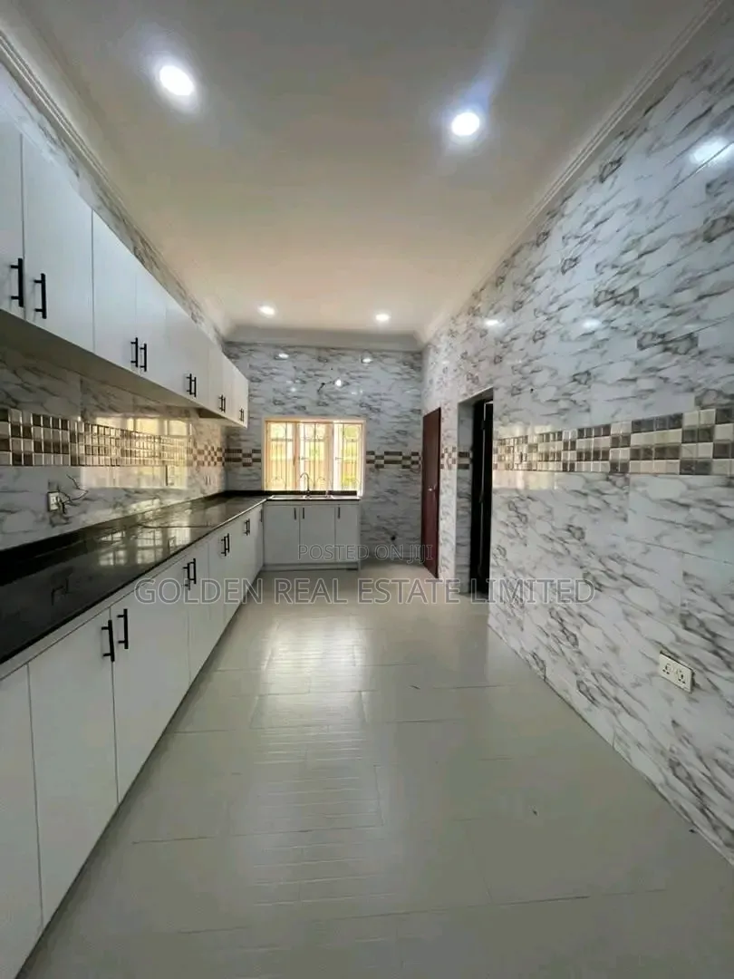 6bdrm Townhouse / Terrace in Katampe Extension for rent