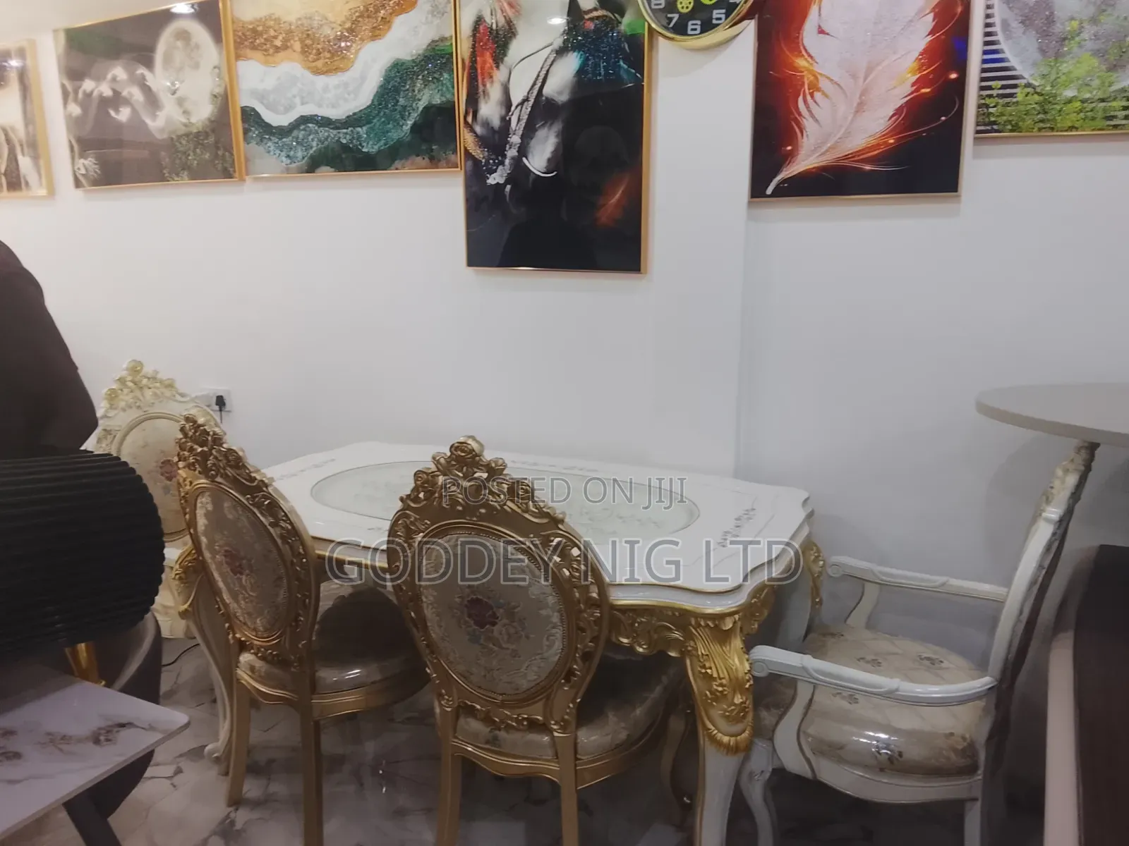 Solid Royal Dining by 6