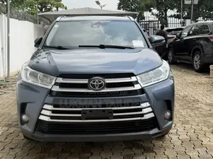 Toyota Highlander XLE 2019 Blue