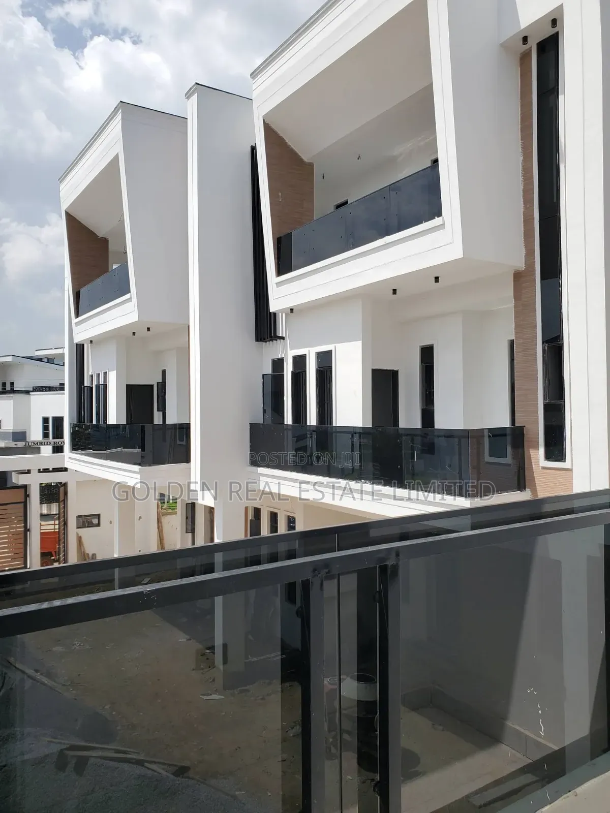 5bdrm Duplex in Jahi for sale