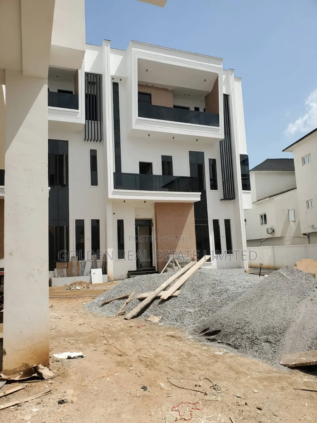 5bdrm Duplex in Jahi for sale