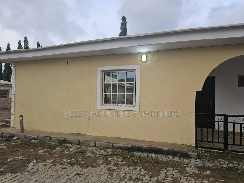 3bdrm Bungalow in Nut Junction , Lugbe for sale