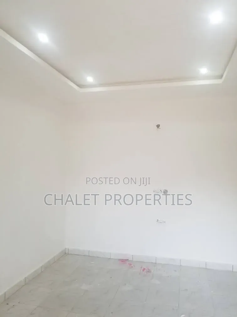 6bdrm Bungalow in Beside Government, Zuba for sale