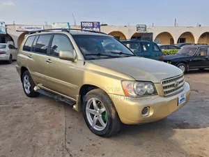 Toyota Highlander Base FWD 2004 Gold