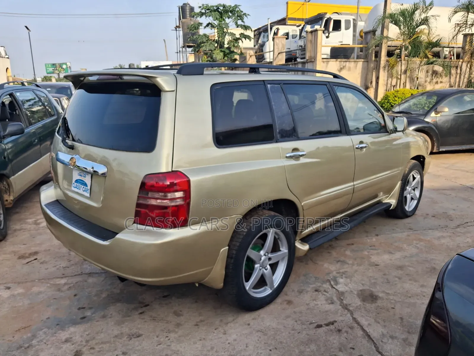 Toyota Highlander Base FWD 2004 Gold