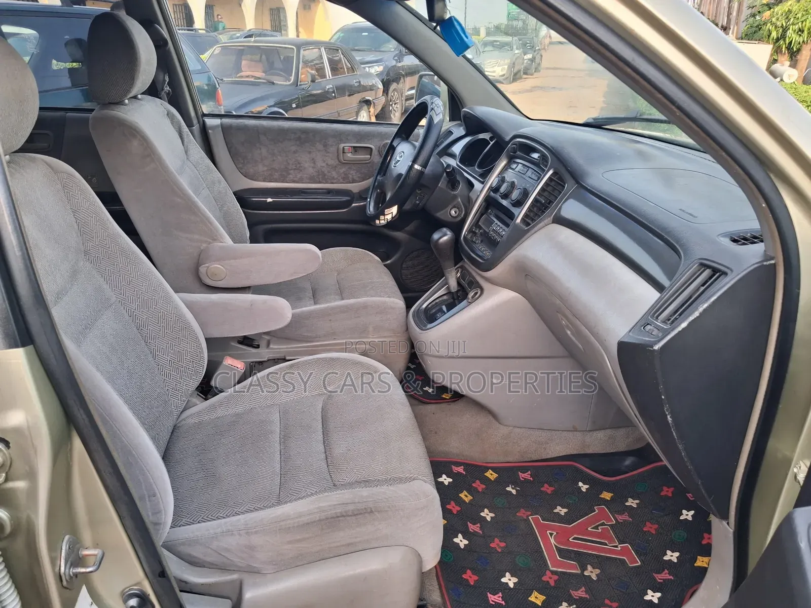 Toyota Highlander Base FWD 2004 Gold