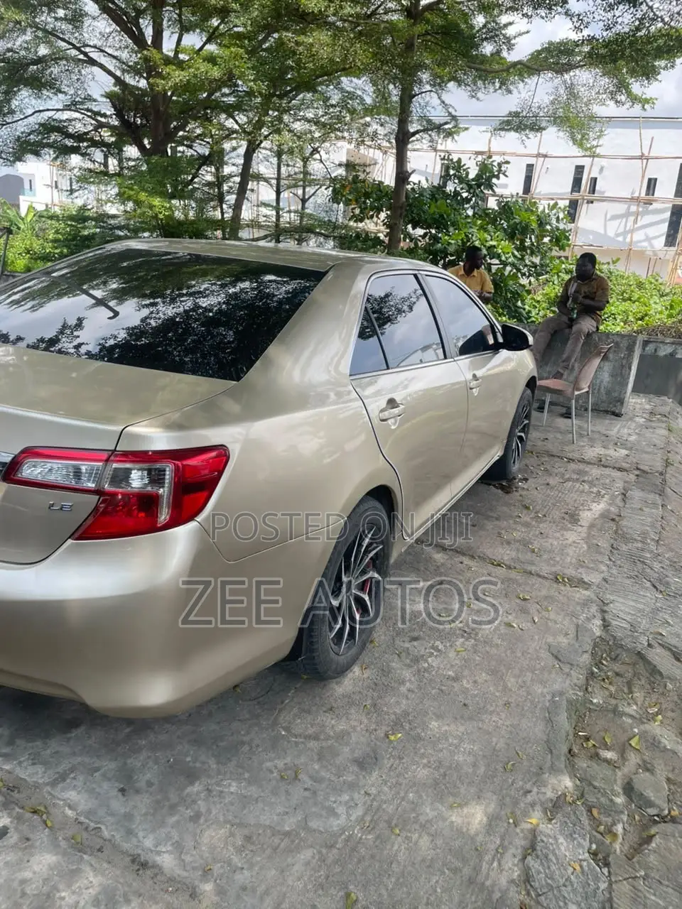Toyota Camry LE 4dr Sedan (2.5L 4cyl 6A) 2013 Gold