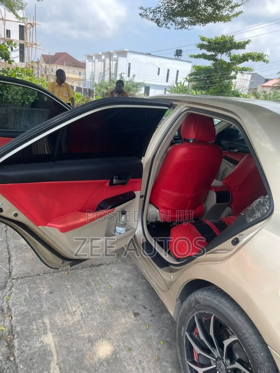 Toyota Camry LE 4dr Sedan (2.5L 4cyl 6A) 2013 Gold