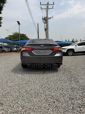 Toyota Camry SE FWD (2.5L 4cyl 8AM) 2018 Gray