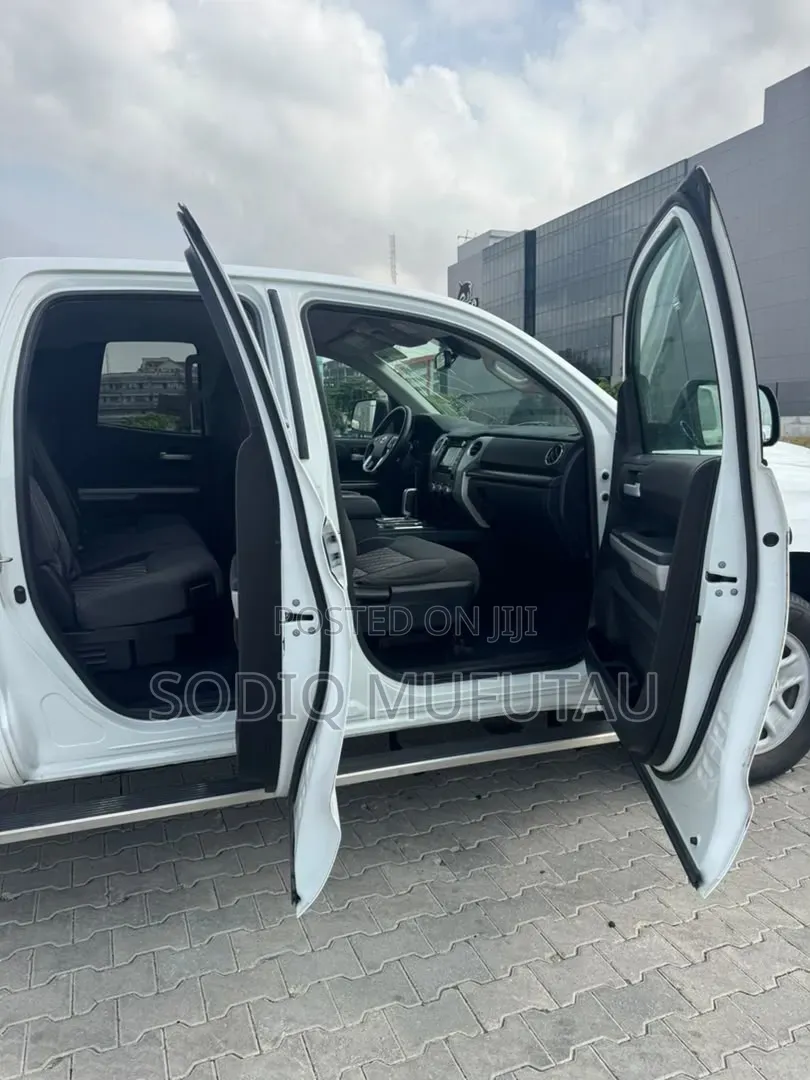 Toyota Tundra 2019 White