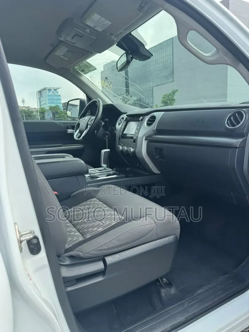 Toyota Tundra 2019 White