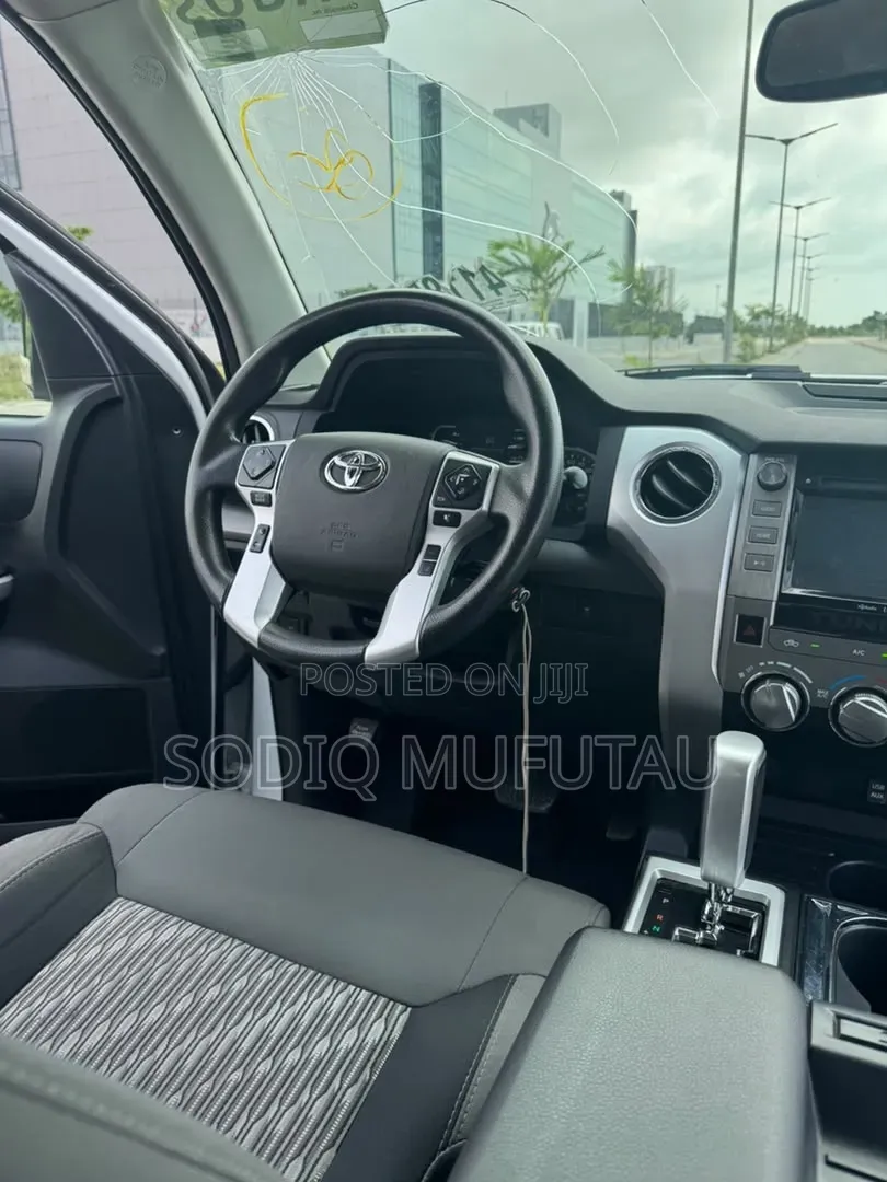 Toyota Tundra 2019 White