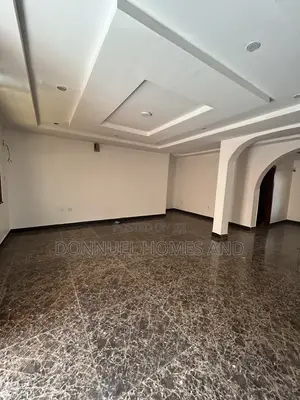 3bdrm Block of Flats in Osapa london for rent