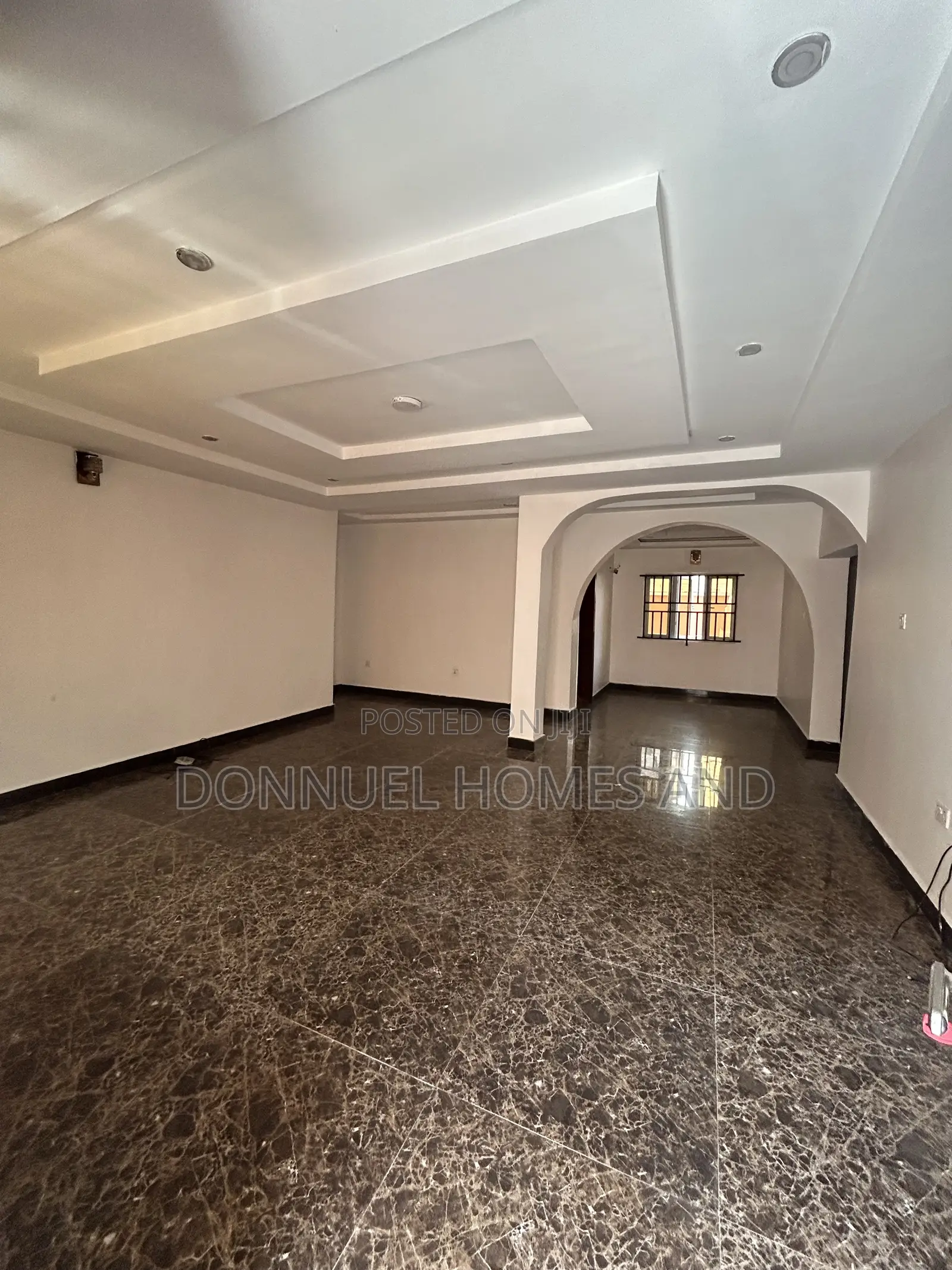 3bdrm Block of Flats in Osapa london for rent