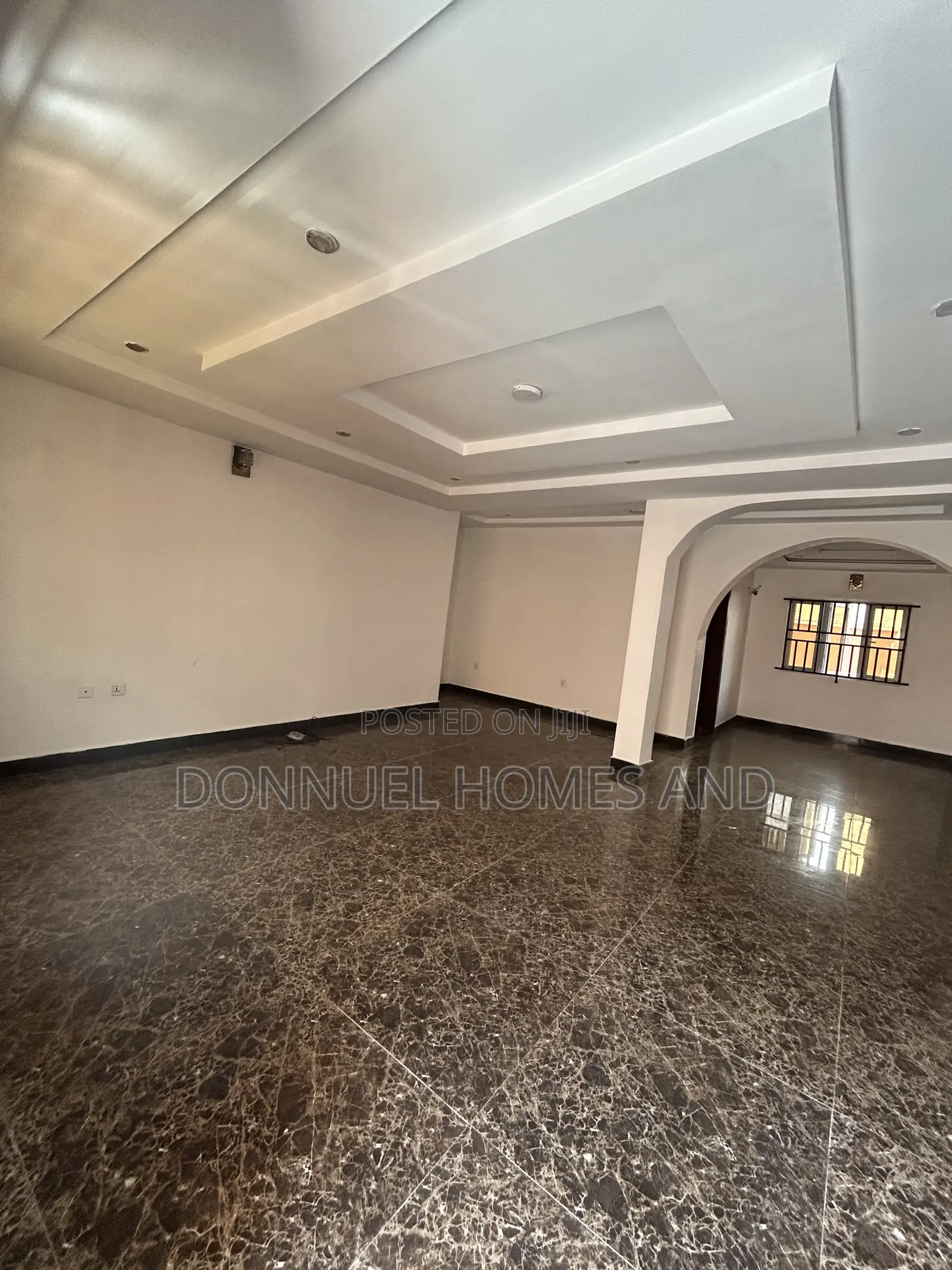 3bdrm Block of Flats in Osapa london for rent