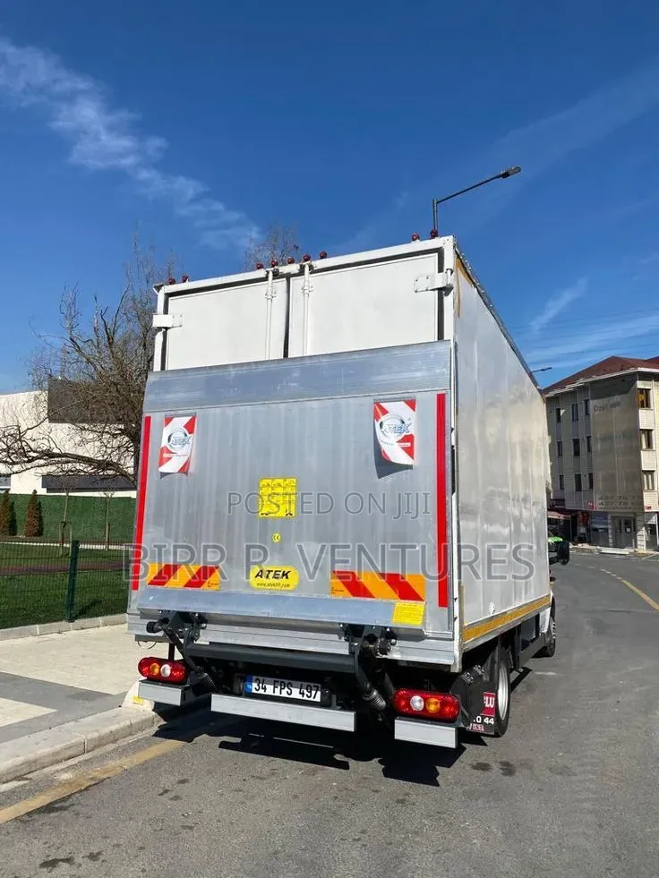 30-Ton Covered Truck for Factory Dispatch