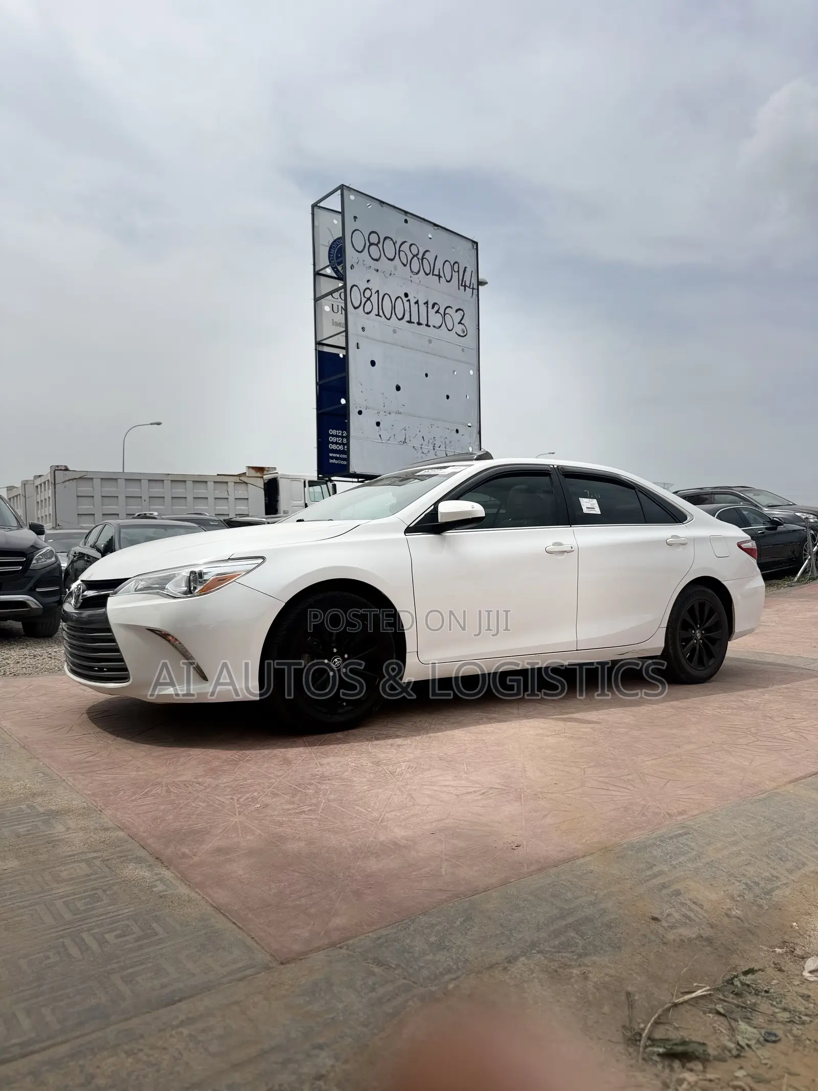 Toyota Camry SE 4dr Sedan (2.5L 4cyl 6A) 2017 White