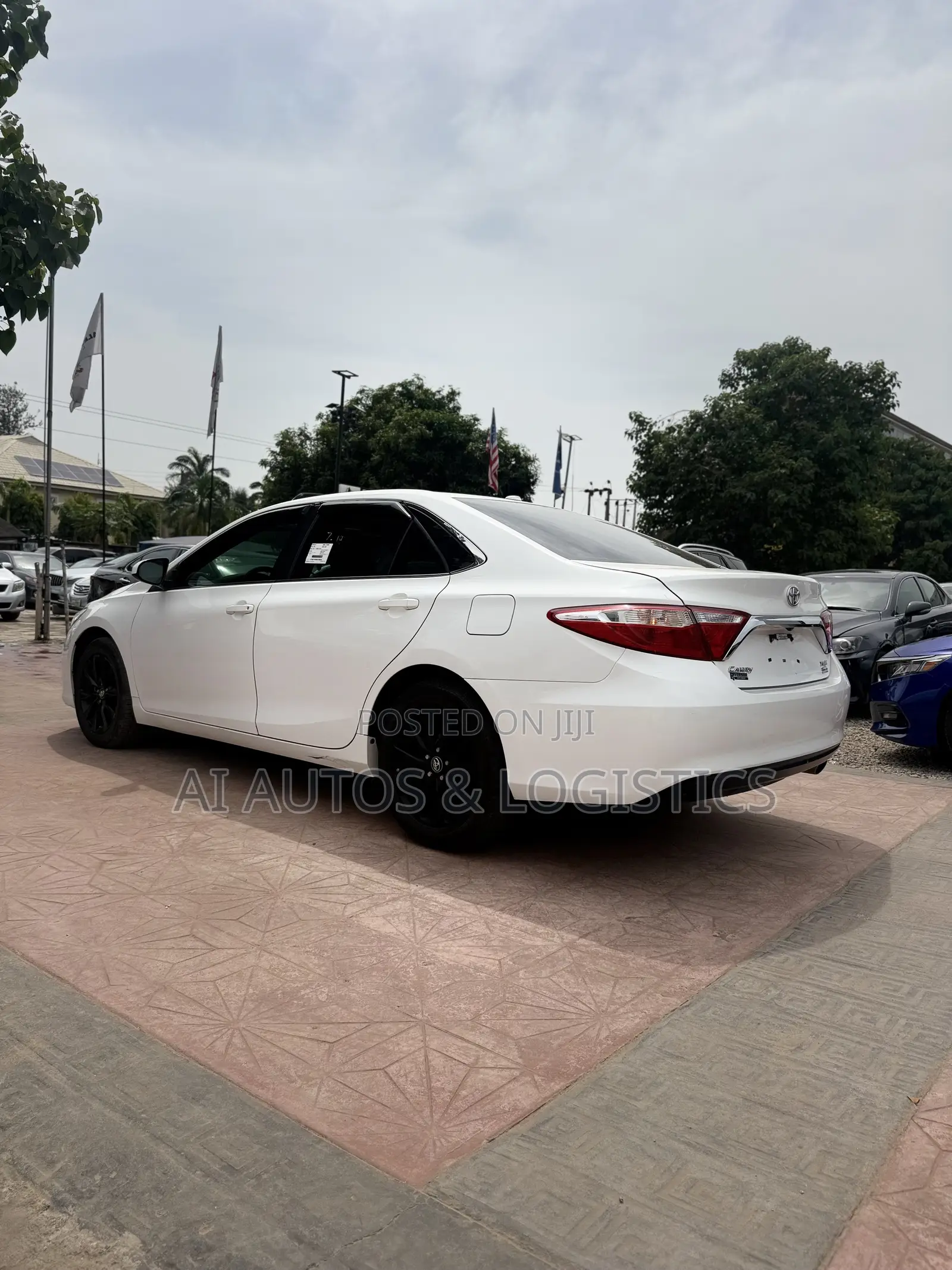 Toyota Camry SE 4dr Sedan (2.5L 4cyl 6A) 2017 White