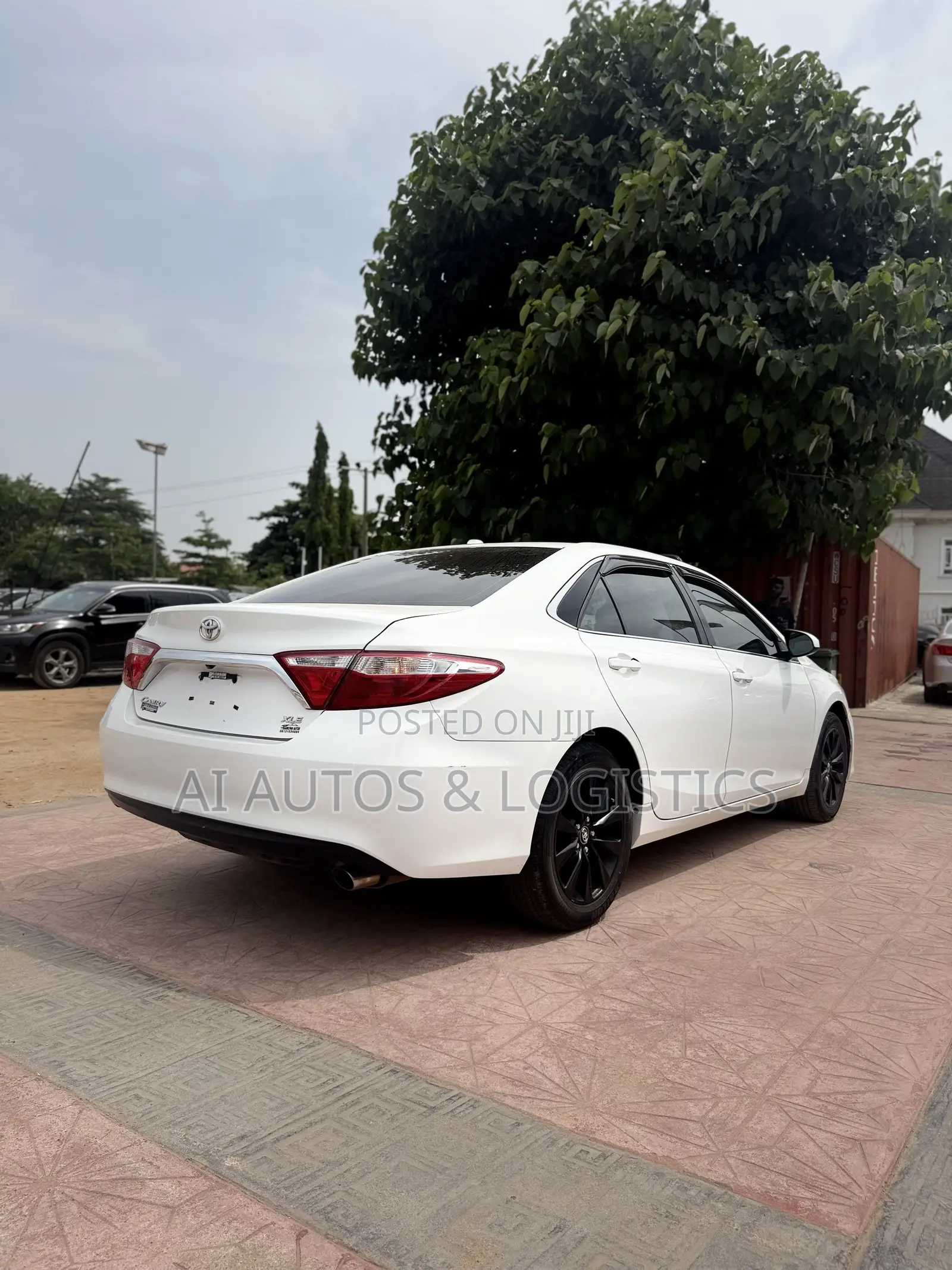 Toyota Camry SE 4dr Sedan (2.5L 4cyl 6A) 2017 White