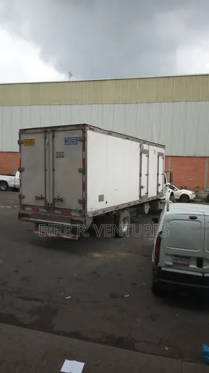 30-Ton Truck for Bulk Supply Transportation