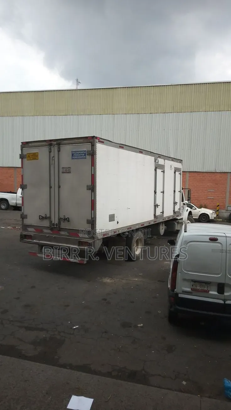 30-Ton Truck for Bulk Supply Transportation