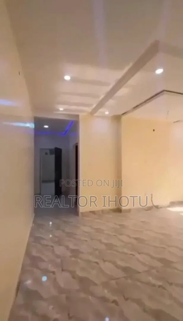 3bdrm Block of Flats in Idu for sale