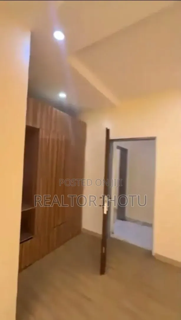 3bdrm Block of Flats in Idu for sale
