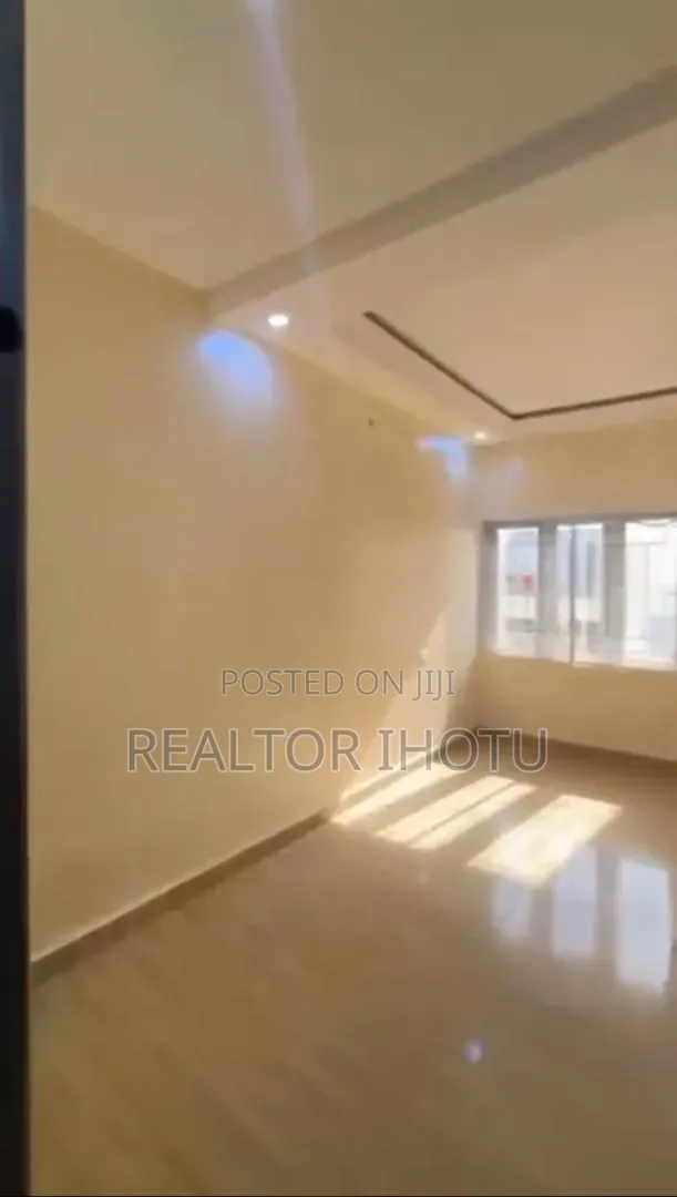 3bdrm Block of Flats in Idu for sale