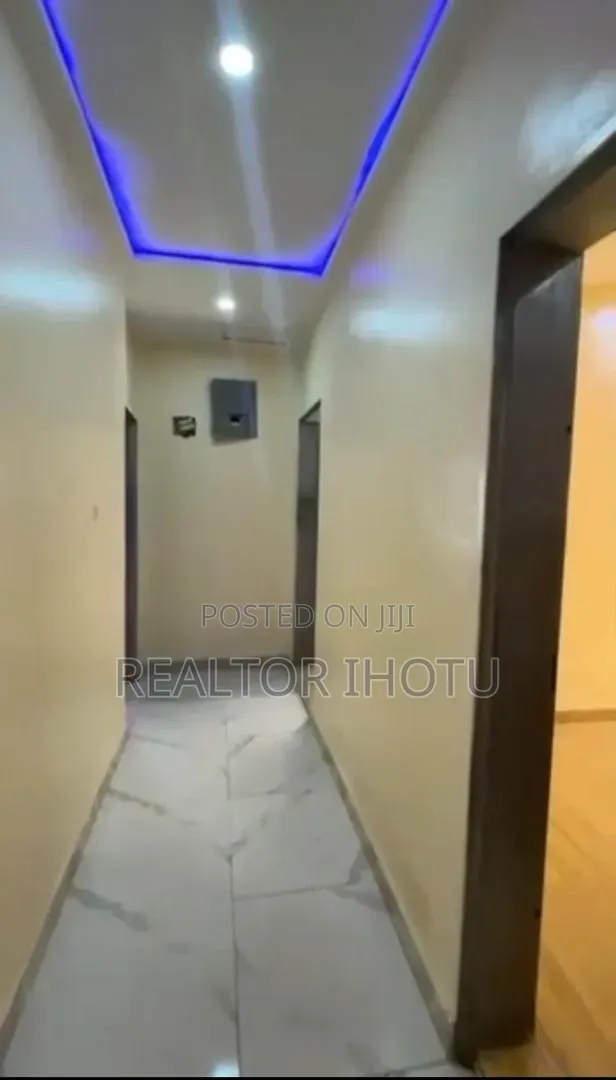 3bdrm Block of Flats in Idu for sale