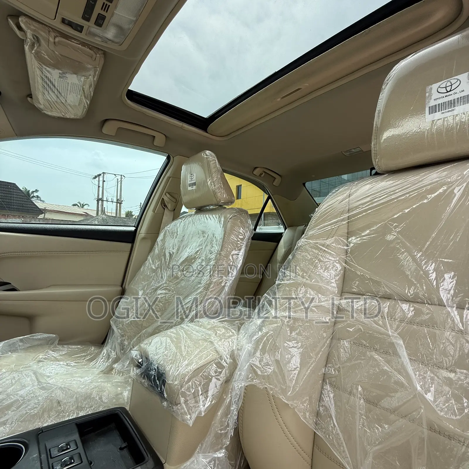 Toyota Camry XLE 4dr Sedan (2.5L 4cyl 6A) 2017 White