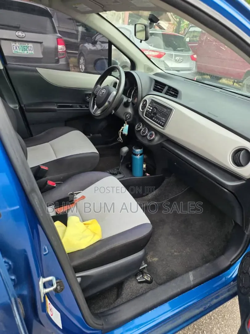 Toyota Yaris L Hatchback 3dr 2013 Blue