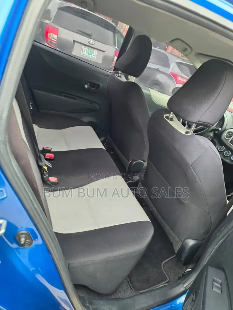 Toyota Yaris L Hatchback 3dr 2013 Blue