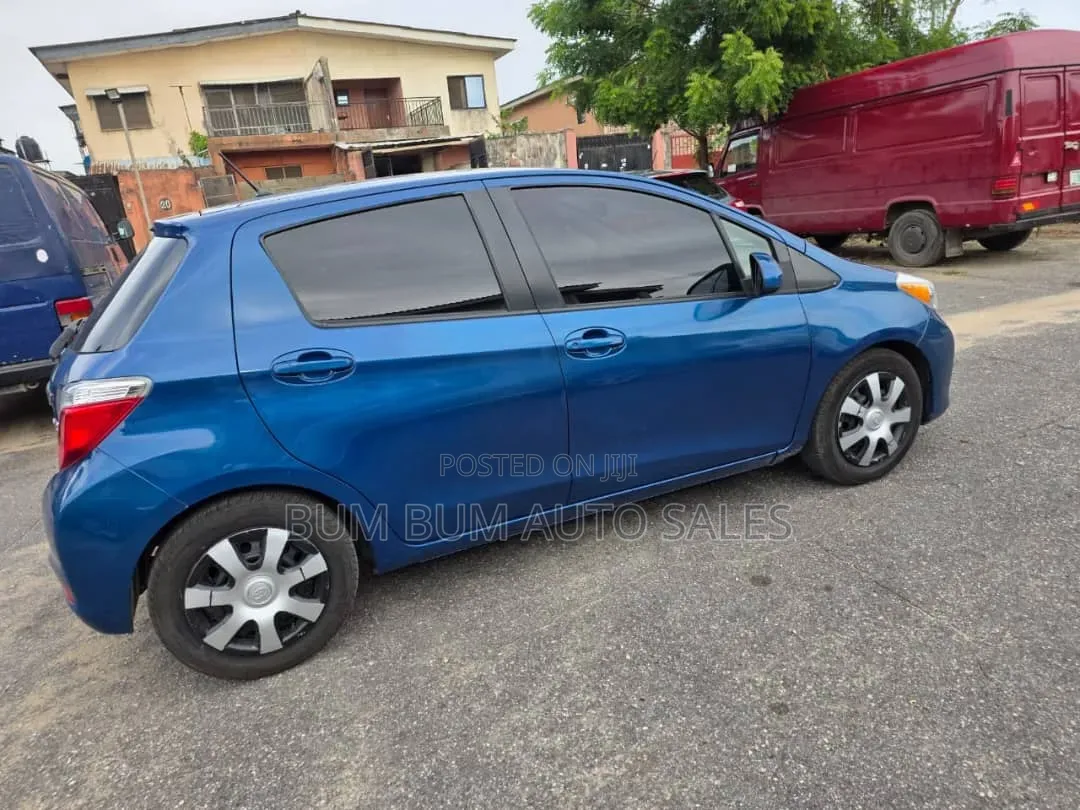 Toyota Yaris L Hatchback 3dr 2013 Blue