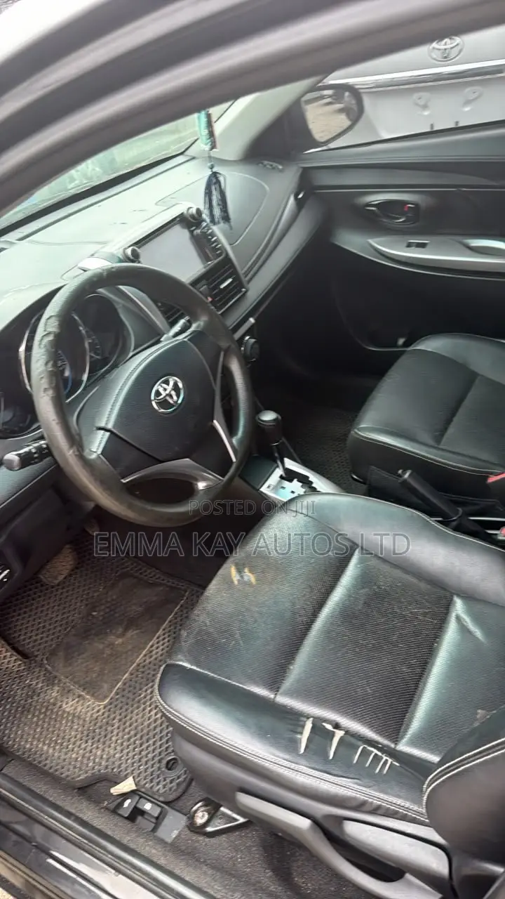 Toyota Yaris 2015 Black