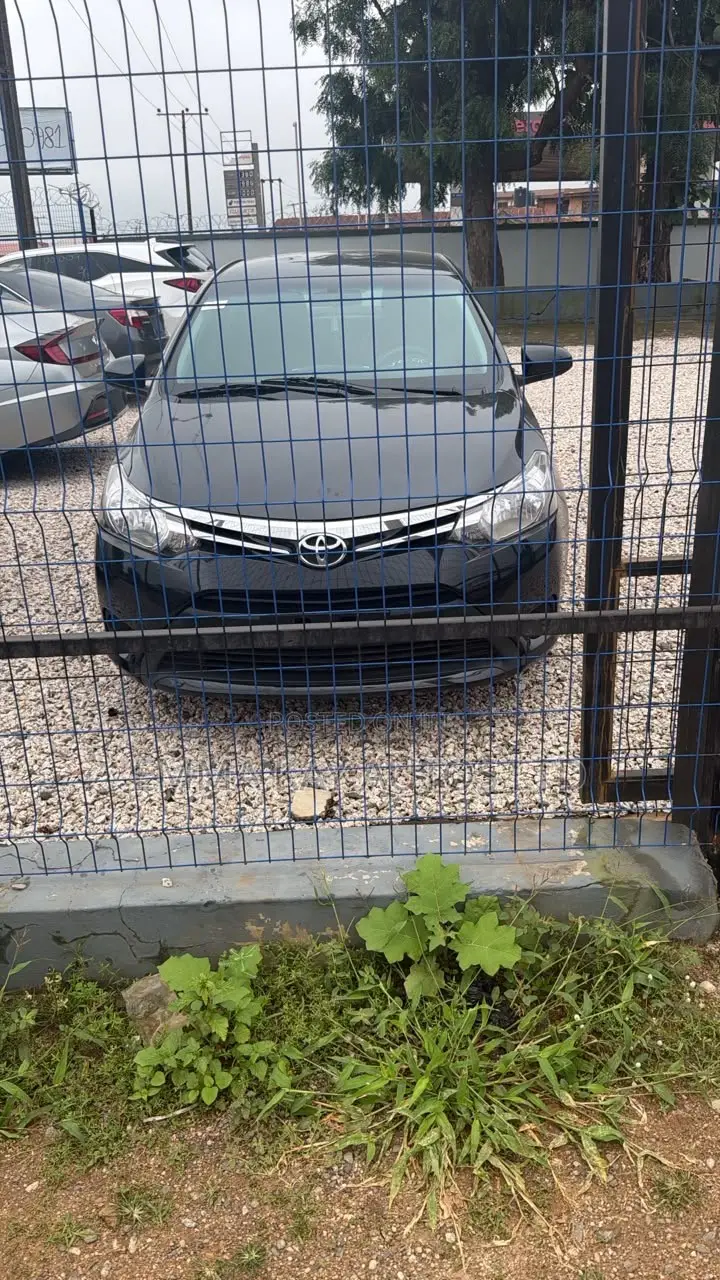 Toyota Yaris 2015 Black