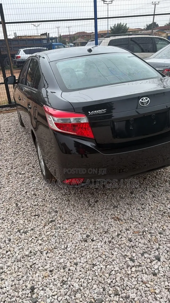 Toyota Yaris 2015 Black
