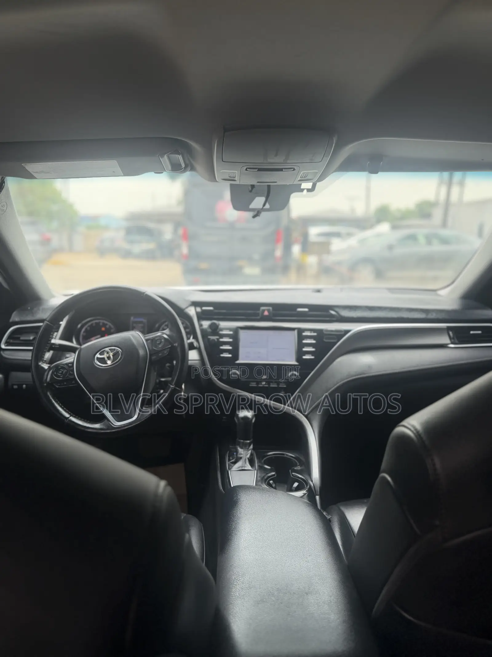Toyota Camry SE FWD (2.5L 4cyl 8AM) 2018 White