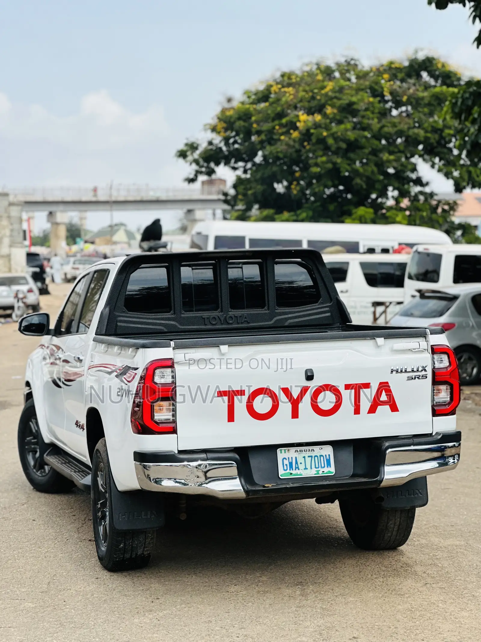 Toyota Hilux 2021 White