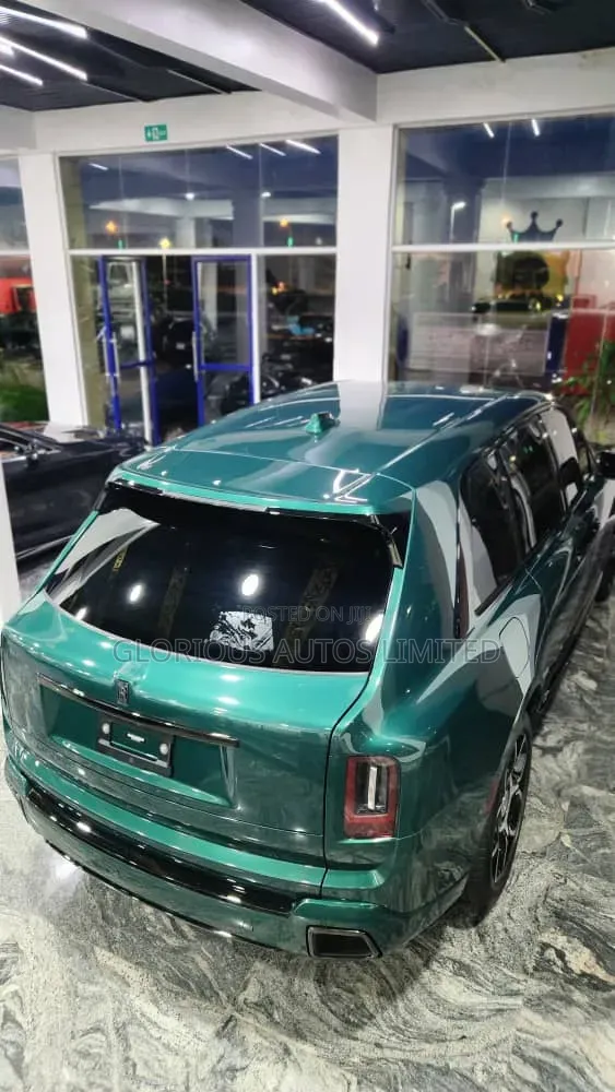 New Rolls-Royce Cullinan Black Badge 2026 Green