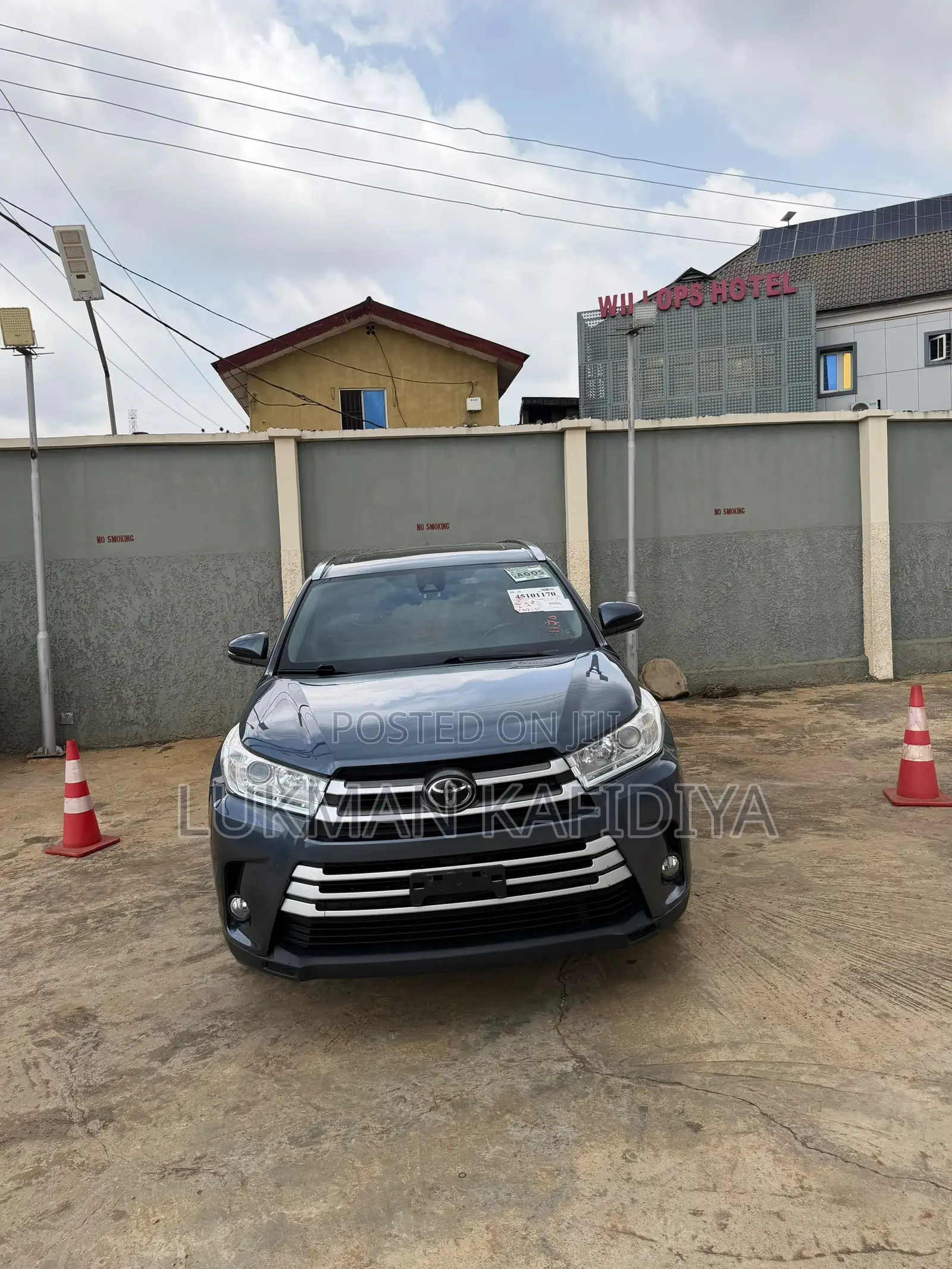 Toyota Highlander XLE 2019 Blue
