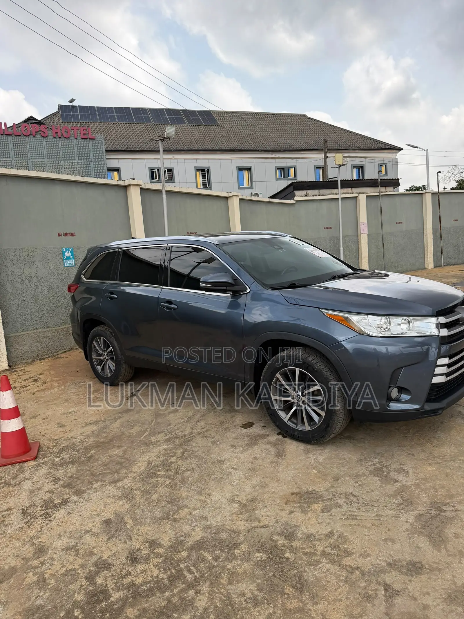 Toyota Highlander XLE 2019 Blue