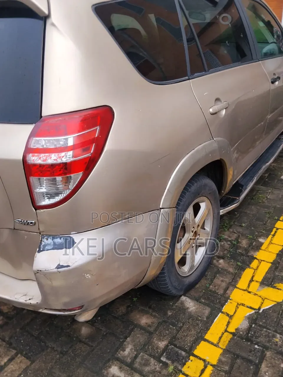 Toyota RAV4 2010 Gold