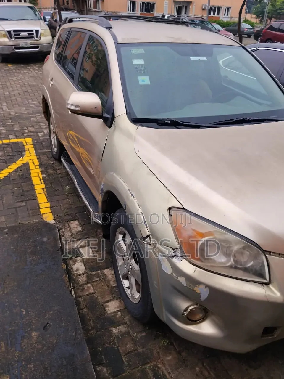 Toyota RAV4 2010 Gold