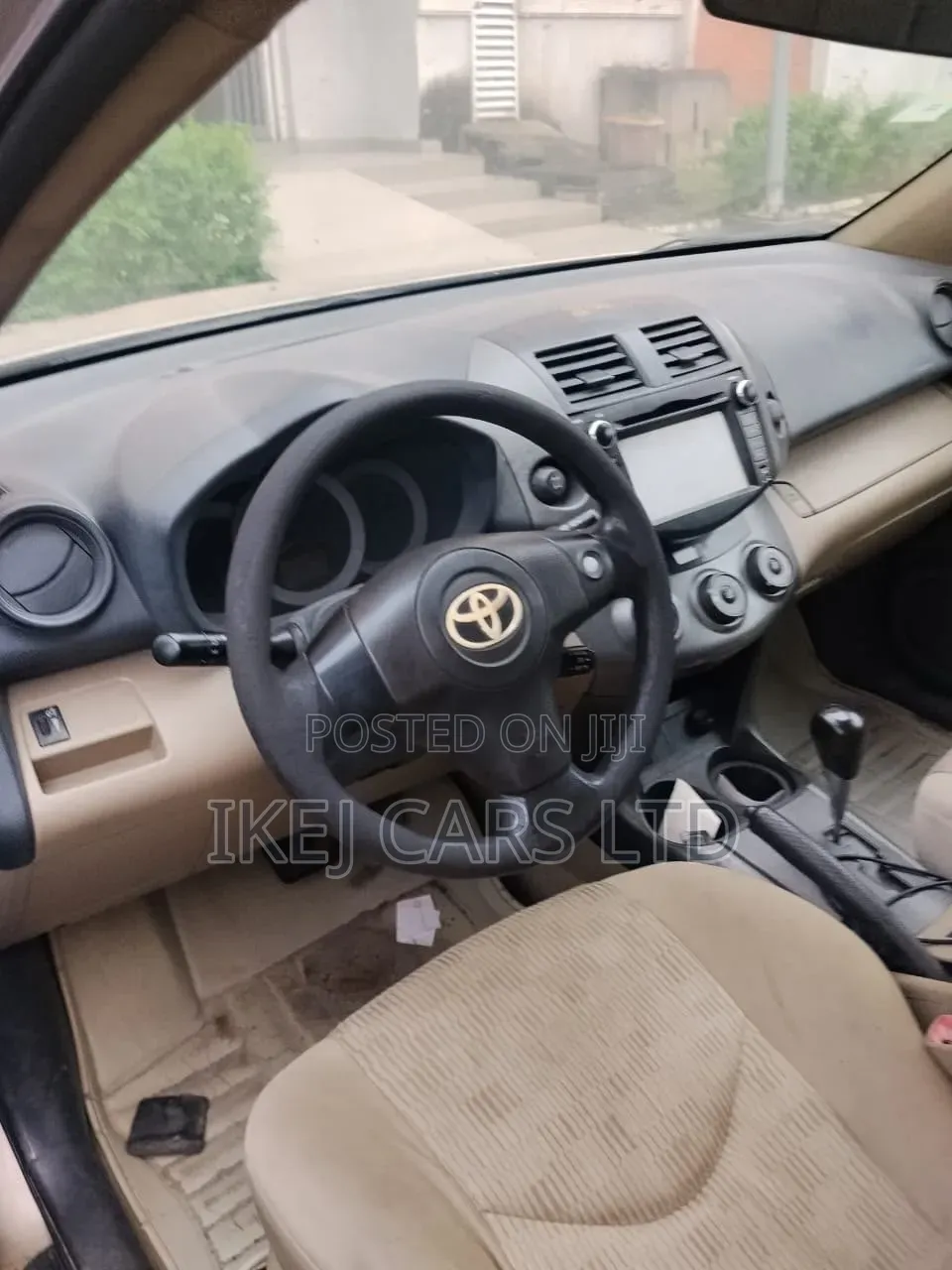 Toyota RAV4 2010 Gold